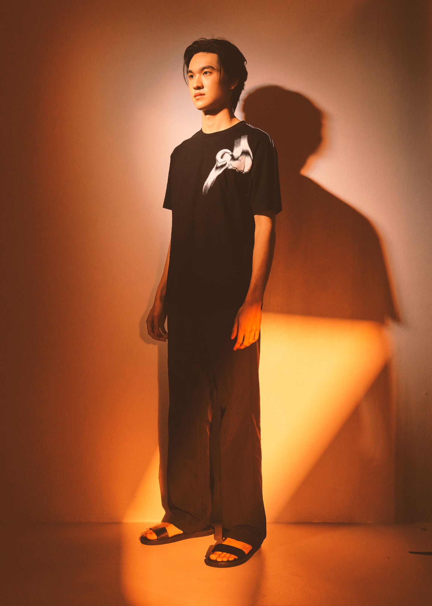 BLACK OVERSIZED CREW NECK SHORT SLEEVE T-SHIRT WITH GRAPHIC PRINT