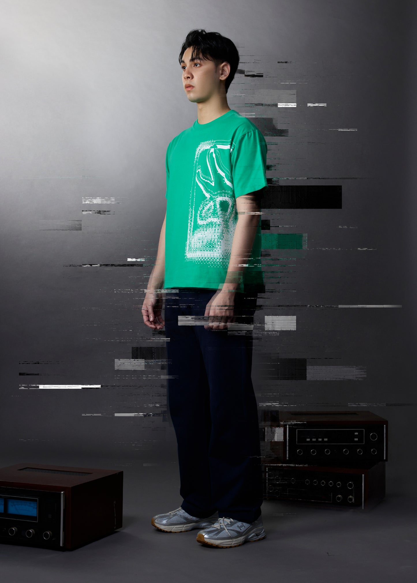 เสื้อยืดคอกลมแขนสั้นสีอะควอติกออว์ทรงโอเวอร์ไซส์พร้อมลายกราฟฟิก