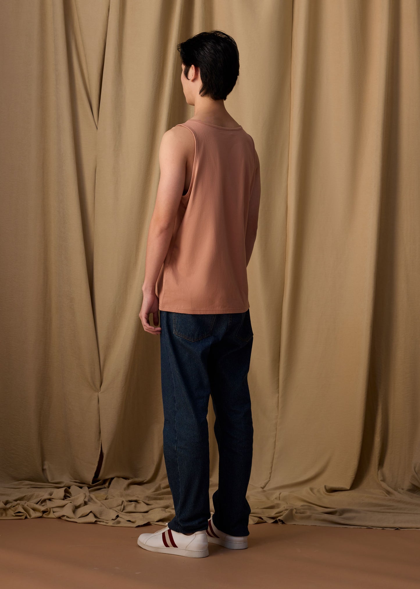 เสื้อกล้ามสีนำ้ตาลมอคค่ามูสทรงคัสตอมฟิต