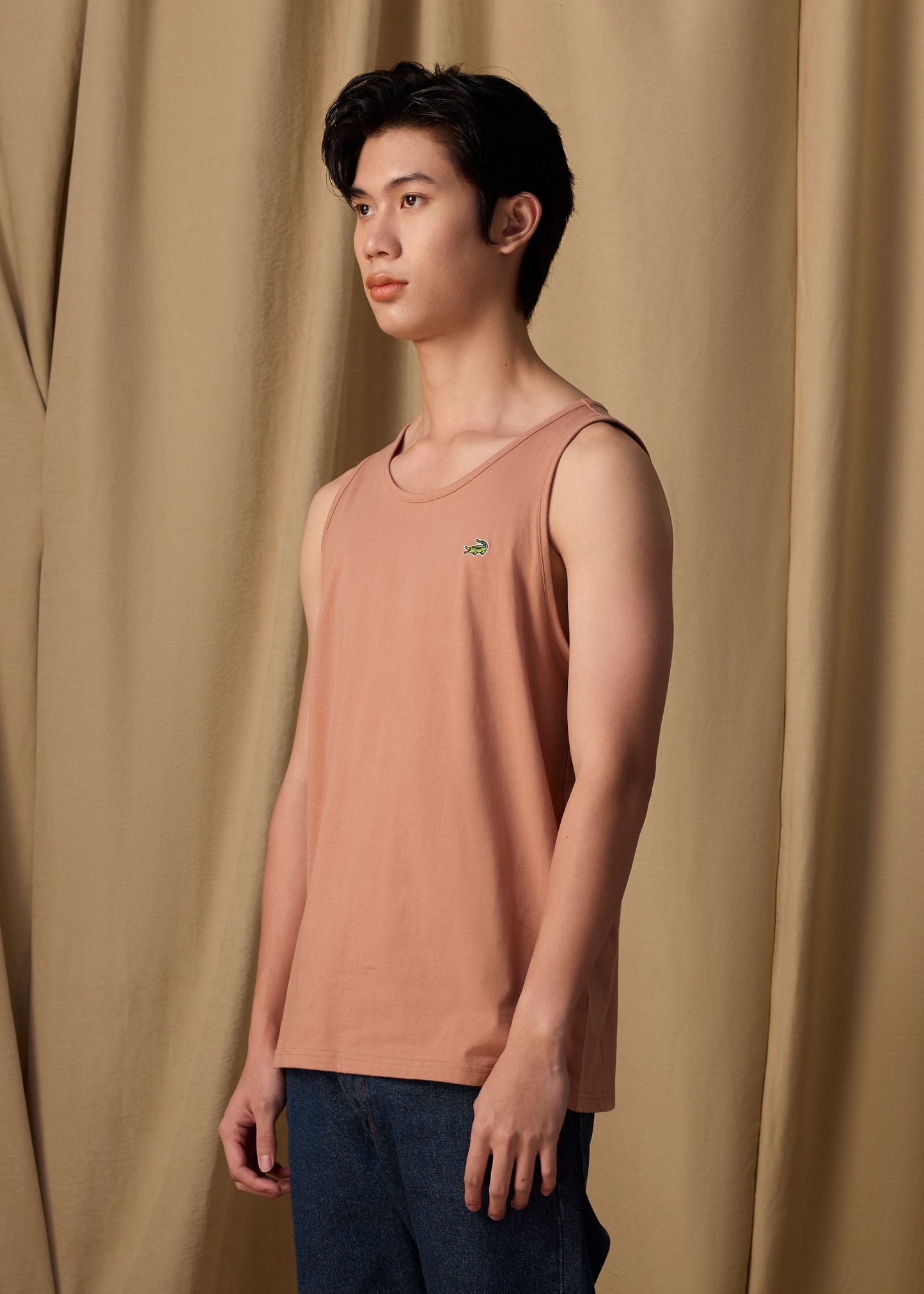 เสื้อกล้ามสีนำ้ตาลมอคค่ามูสทรงคัสตอมฟิต