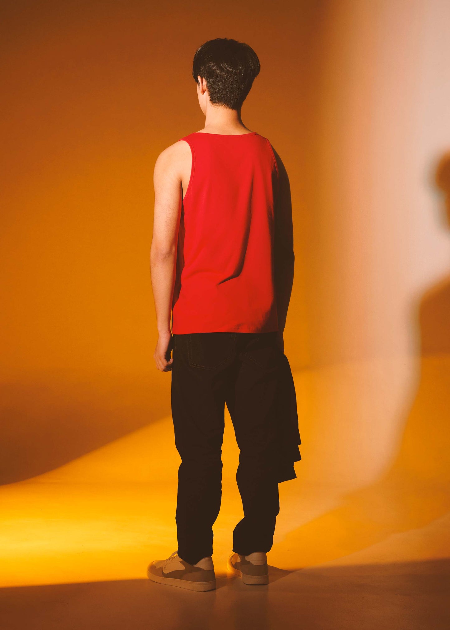 เสื้อกล้ามสีแดงลาวาทรงคัสตอมฟิต