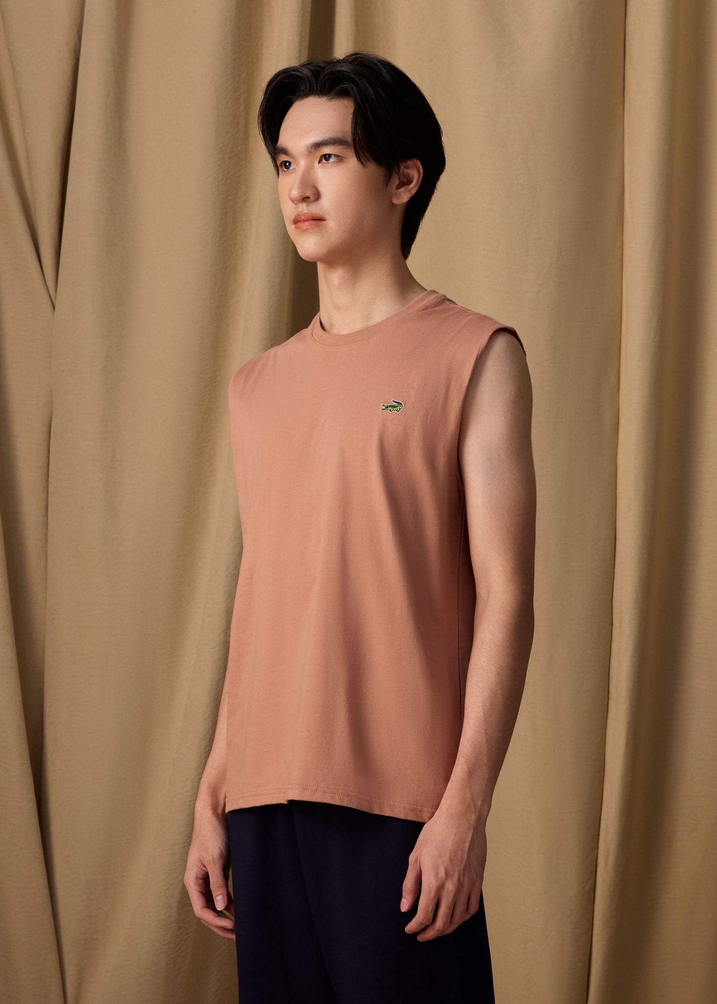 เสื้อยืดคอกลมแขนกุดสีนำ้ตาลมอคค่ามูสทรงคัสตอมฟิต