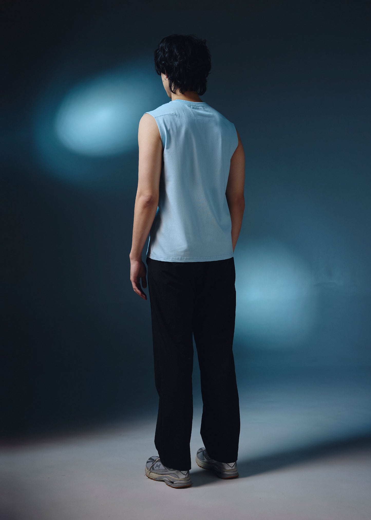 เสื้อยืดคอกลมแขนกุดสีสตาร์ไลท์บลูทรงคัสตอมฟิต