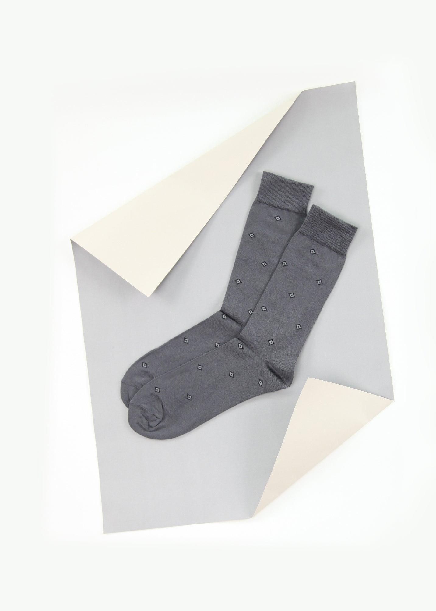 GREY SOCKS WITH SQUARE DETAILS